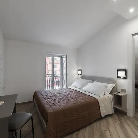 Piazza Roma 3*